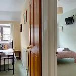 Charming Historical Cottage In Scarborough